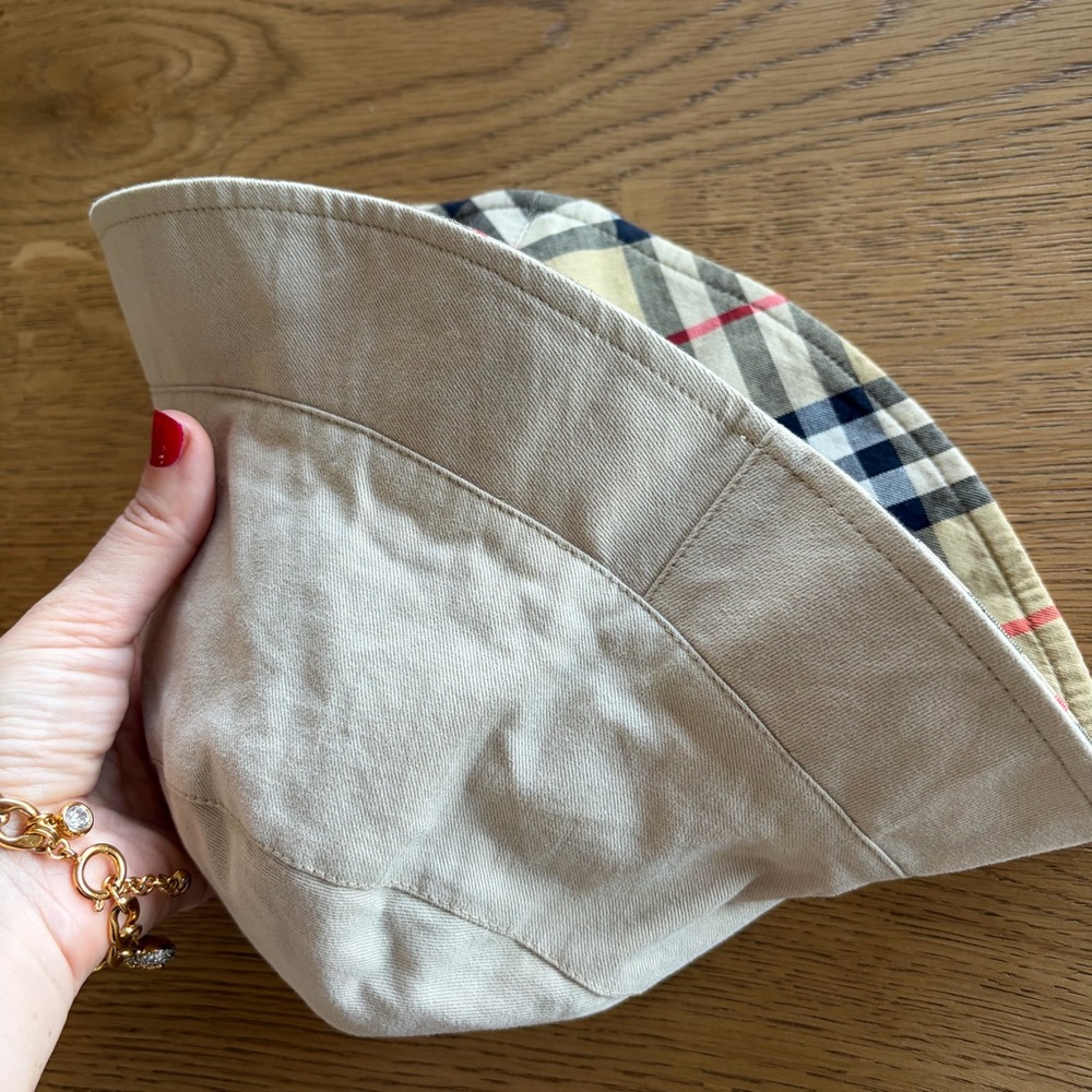 BURBERRY Reversible Bucket Hat Nova Check Beige S/M Unisex - Picture 8 of 12